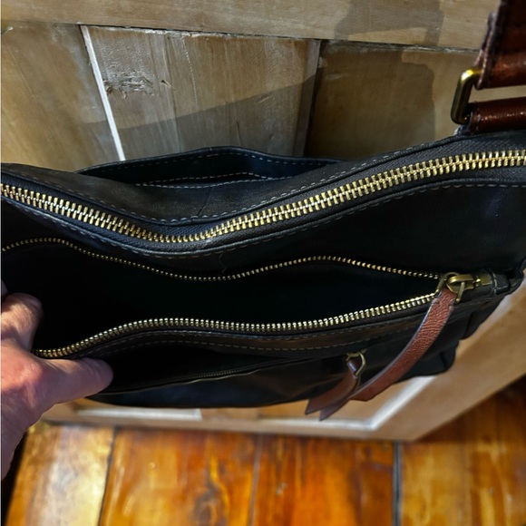 Vintage Fossil Black Leather Crossbody Bag - Picture 2 of 8